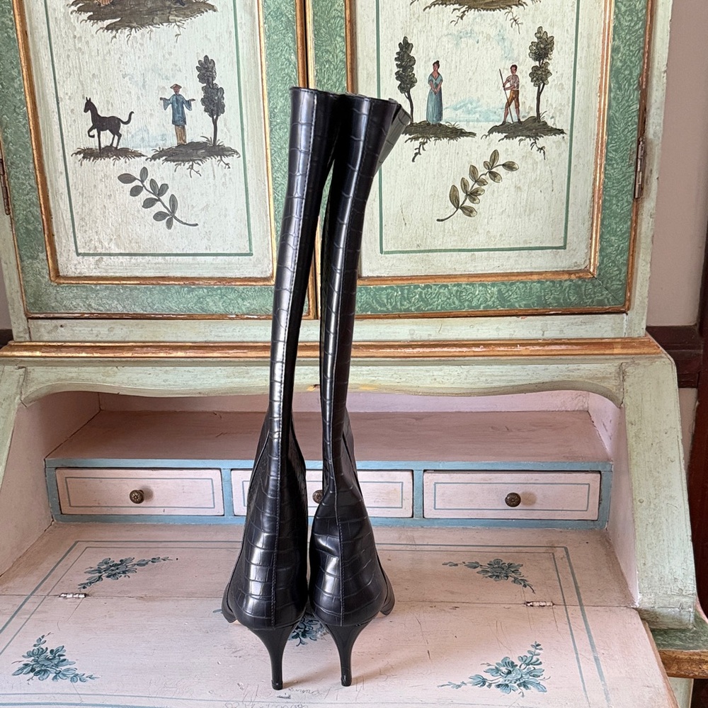 H&M Black Croc-Embossed Knee-High Pointed Toe Boots - Picture 4 of 10